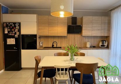 Śliczne m4 wejście do mieszkania bez schodów.