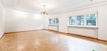 Luboń funkcjonalny dom z basenem