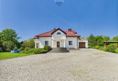 Nowoczesny dom z klimatem – działka ponad 1 ha