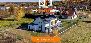 Nowoczesny dom z dwustanowiskowym garażem