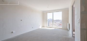 Przestronne mieszkanie w stanie deweloperskim