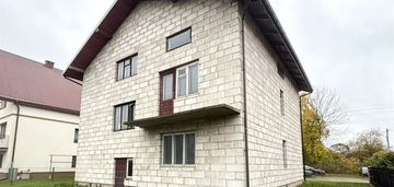 Dom wolnostojący *do własnej aranżacji* łapy