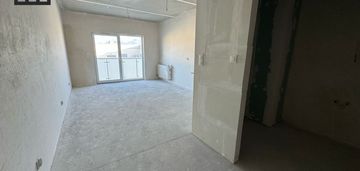 Kawalerka w stanie deweloperskim z halą garażową !