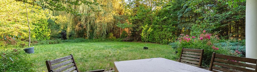 Piękny ogród - dwa wjazdy - działka 2100mkw