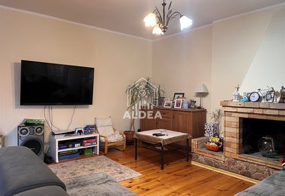 Dom w wałczu z ogrodem i garażem