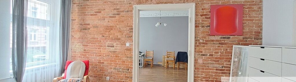 Trzy duże pokoje w klimatycznej kamienicy