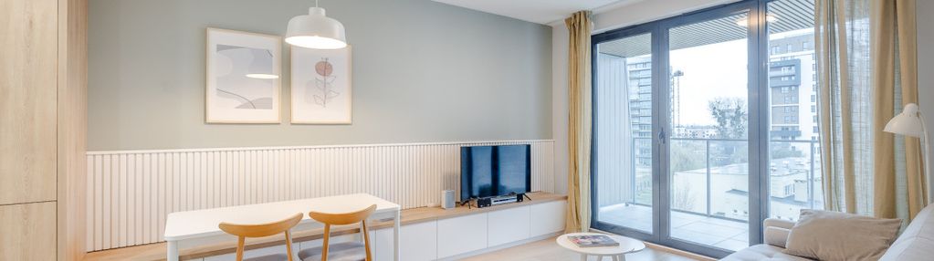 2 pokoje z balkonem, miejscem w hali i piwnicą!