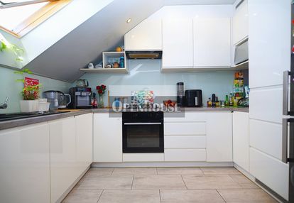 Dwupoziomowe mieszkanie z miejscem postojowym - zł