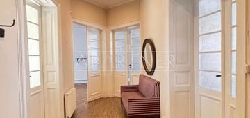 3 pokoje w kamienicy  blisko sądu