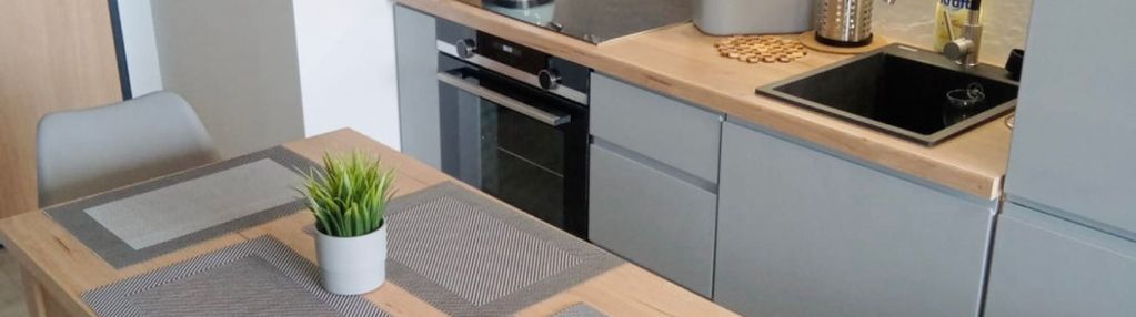 Najem-2 pokoje z miejscem w hali