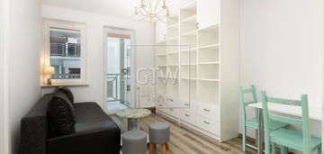 Wygodne 2-pokoje dla pary lub singla, z garażem.