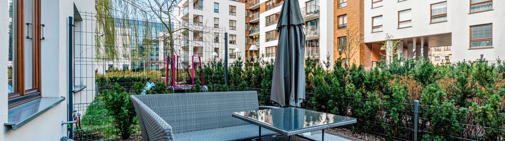 Kawalerka na garnizonie z ogródkiem i halą garażow