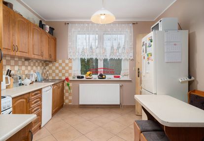 Wolnostojący, blisko brzeska, światłowód