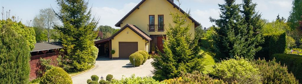 Dom z dużą działką i przepięknym ogrodem