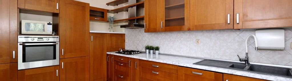 Segment środkowy - garaż - blisko metro zacisze