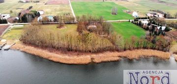 Działka z własnym brzegiem czystego jeziora.