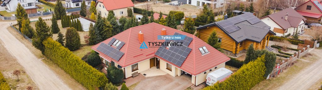 Dom blisko jeziora z fotowoltaiką i pompą ciepła