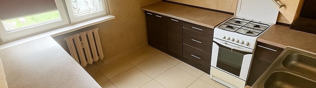 2 pokoje 49m2 i piętro , balkon, do zamieszkania