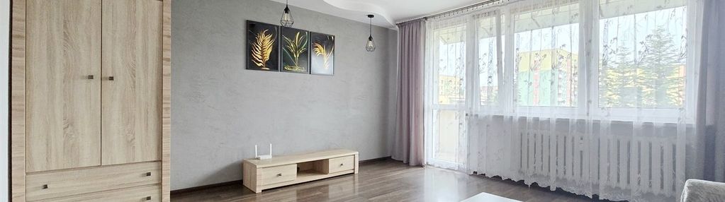 2 pokoje z dużym balkonem- podłęże