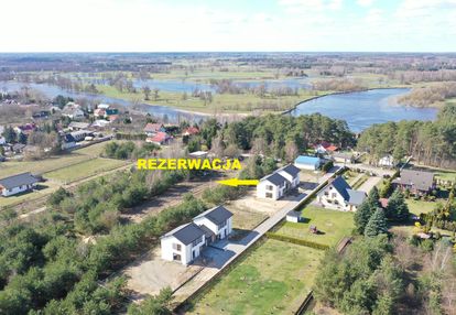 Rodzinne domy w otulinie lasów i rzeki narew