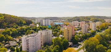 Gdynia|3-pokoje|balkon z widokiem na las|piwnica