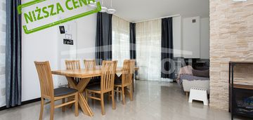 Bardzo ładny dom na terenie spokojnego osiedla