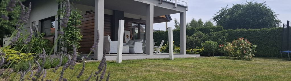 Dom sztutowo z sauną i dużym ogrodem oraz wiatą