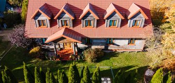 Dom drewniany 230 m² z 5 pokojami i salą na 40 osób