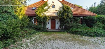 Działka 2100mkw - piękny ogród - dwa wjazdy