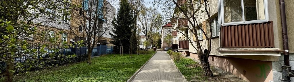 3 oddzielne pokoje, 2 piętro, cegła, balkon
