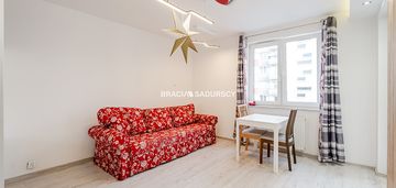 Fajne 2 pokojowe z dużym balkonem- 29. listopada.