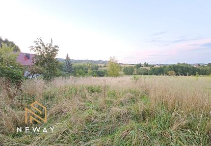 Widokowa działka w spokojnej okolicy.