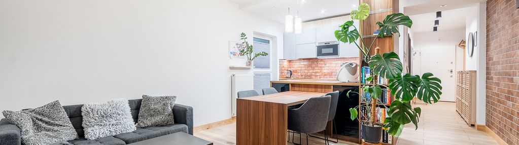 Zadbane 2 pokoje z loggią – gotowe do wprowadzenia