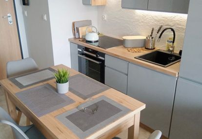 Najem-2 pokoje z miejscem w hali