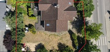 Bliźniak, duża narożna działka, 4 pokoje, garaż.