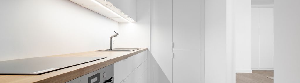 Ładna kawalerka z oddzielną kuchnią