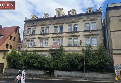 Gotowy biznes lub piętro secesyjnej kamienicy.