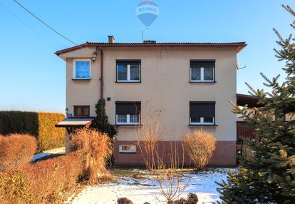 Dom z 2 mieszkaniami + garaże + duży teren