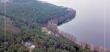 Działka budowlana nad jeziorem objęta mpzp