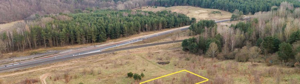 Woda gaz prąd kanalizacja| pod lasem | prostokątna