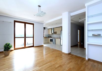 Trzypokojowy apartament w porcie praskim