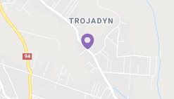 Dom z pięknym ogrodem i budynkiem usługowym